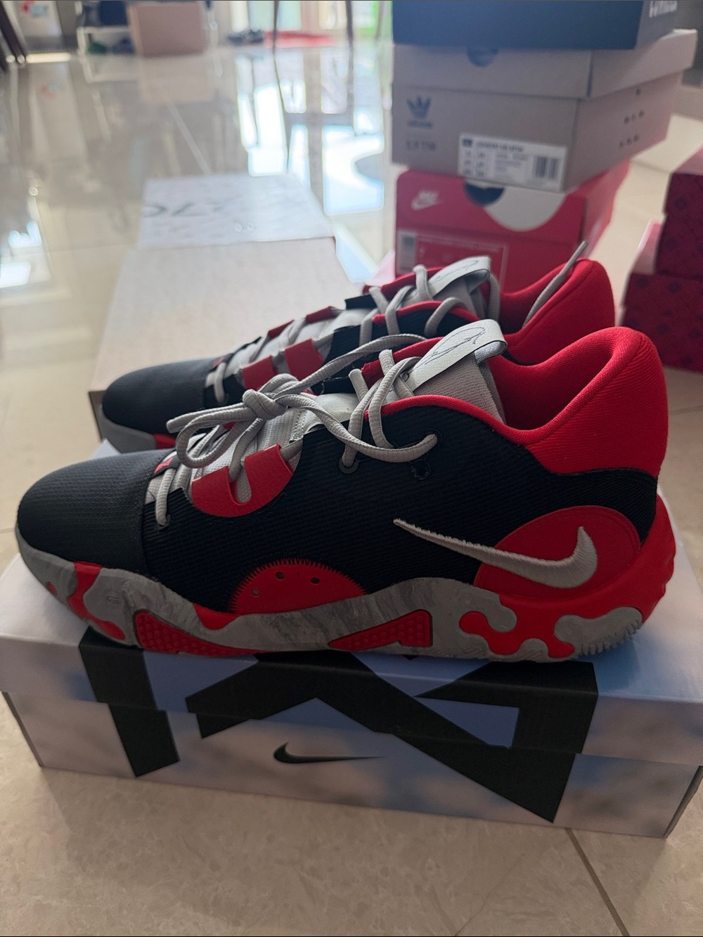 New! Nike Kids Black and Red Low-Top Sneakers